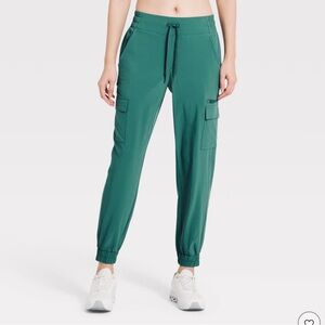 All in Motion Active Light Mid-Rise Cargo Forest Green Jogger Pants NWT